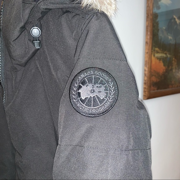CANADA GOOSE Black Disc Kenton Coyote Fur-Trim Parka NWT NEVER BEEN WORN - Picture 3 of 5